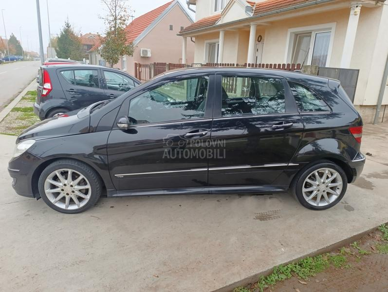 Mercedes Benz B 180 
