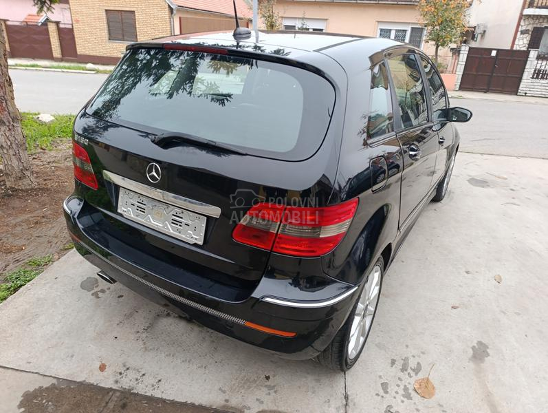 Mercedes Benz B 180 