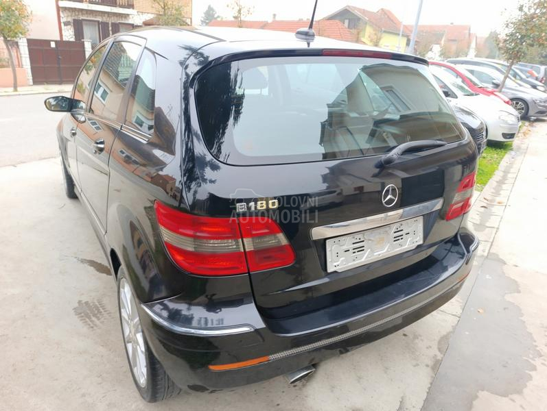 Mercedes Benz B 180 