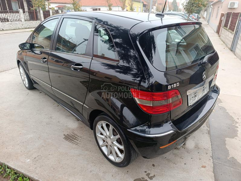 Mercedes Benz B 180 
