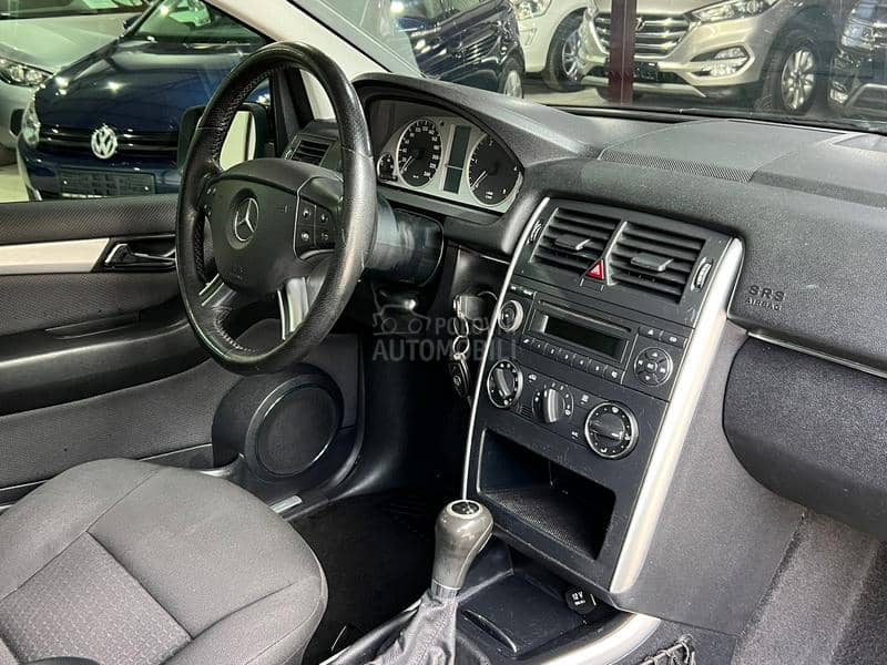 Mercedes Benz B 180 