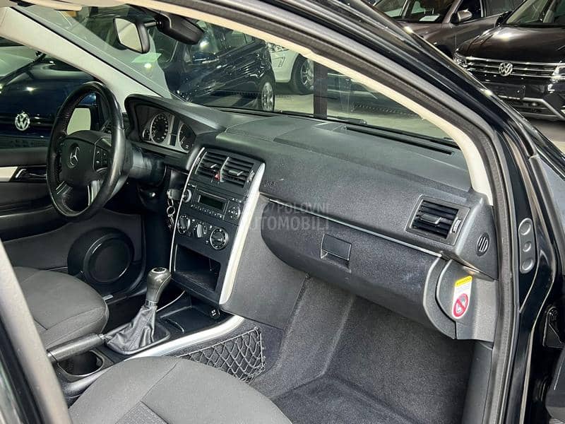 Mercedes Benz B 180 
