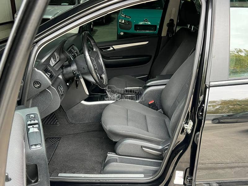 Mercedes Benz B 180 