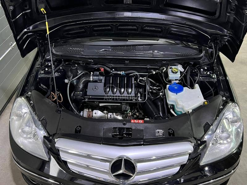 Mercedes Benz B 180 
