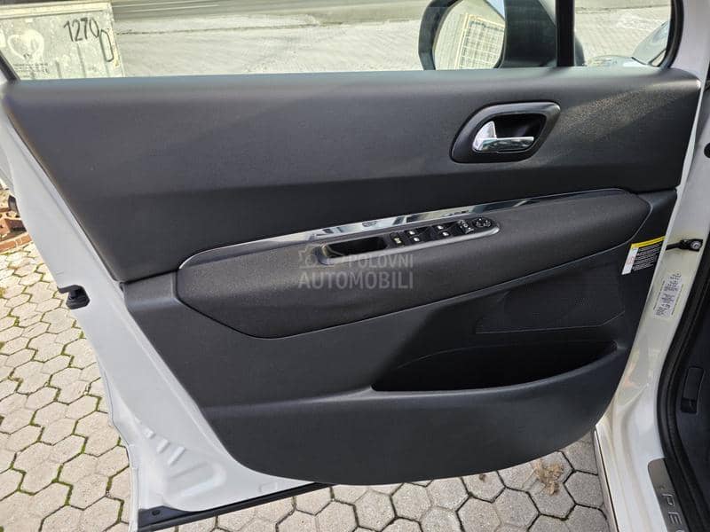 Peugeot 3008 1.6 e-HDI PERLA/PANO