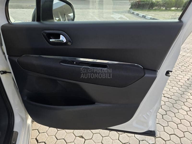 Peugeot 3008 1.6 e-HDI PERLA/PANO