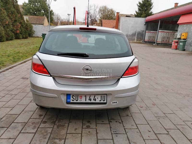 Opel Astra H 1.6 8V