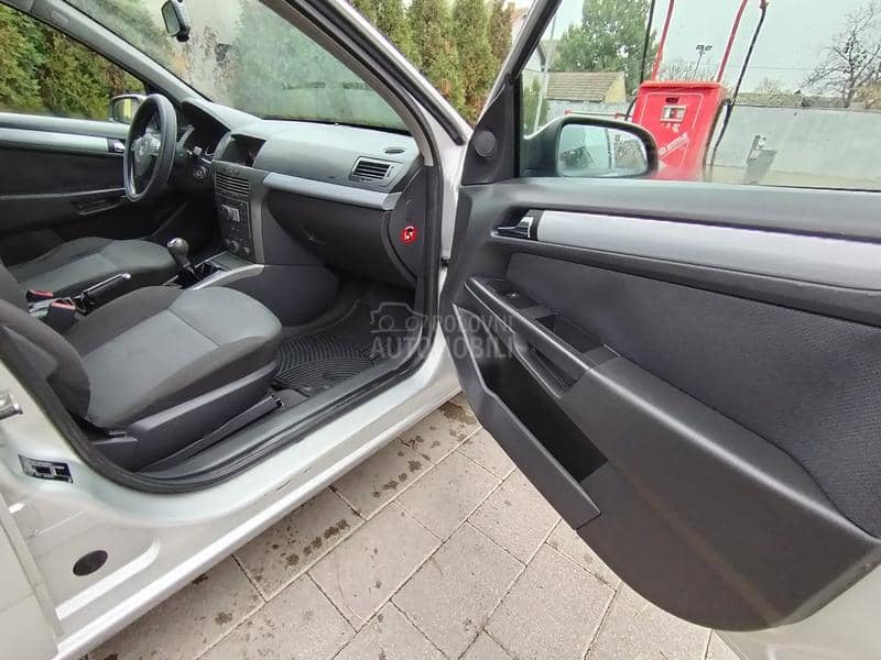 Opel Astra H 1.6 8V
