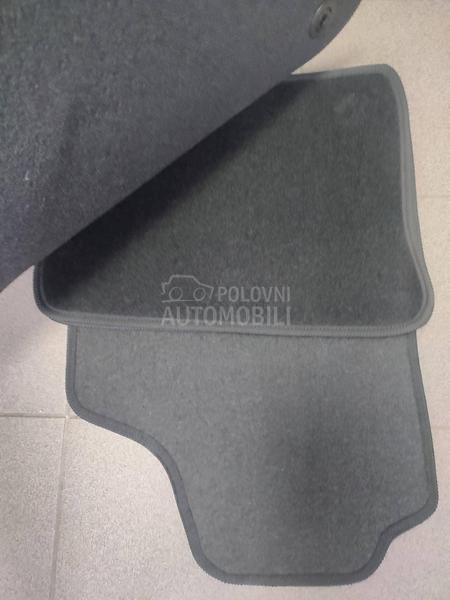 Tepih patosnice crne