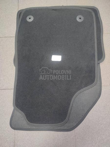 Tepih patosnice crne