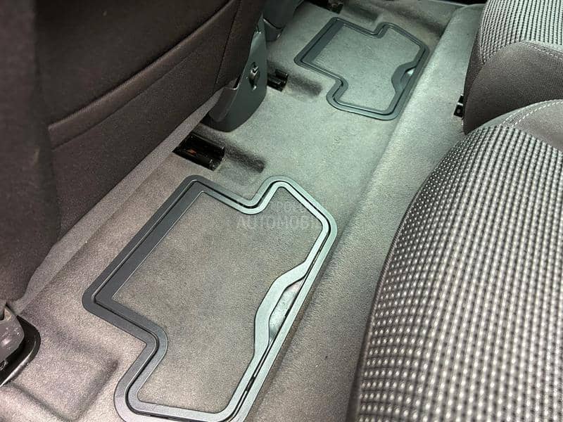 Peugeot 5008 1.6 hdi navy