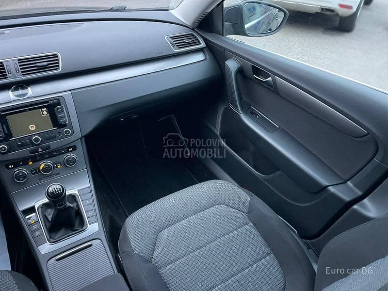 Volkswagen Passat B7 N A V I