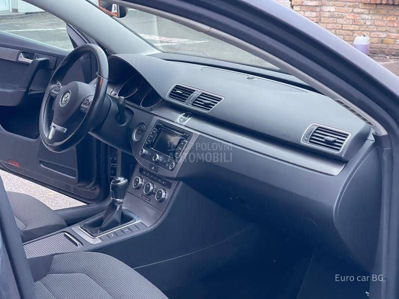 Volkswagen Passat B7 N A V I