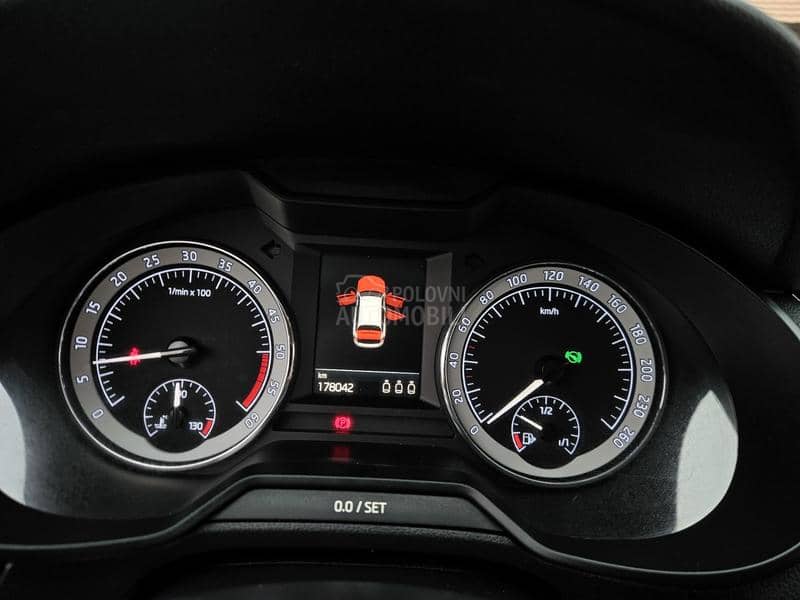 Škoda Octavia 1.6 TDI DSG F1