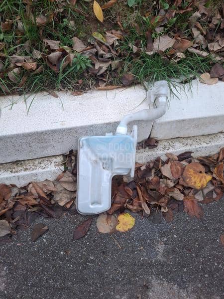 Posuda za tecnost brisaca