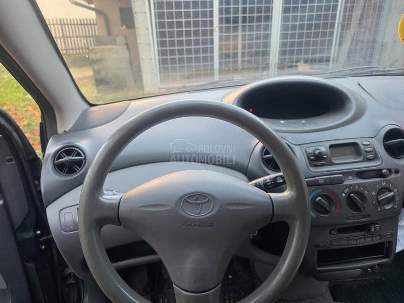 Toyota Yaris 980