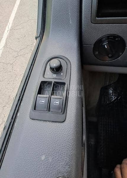 Volkswagen Transporter T5 2.5 TDI