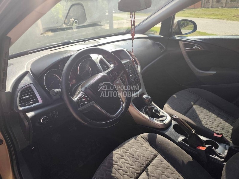 Opel Astra J 