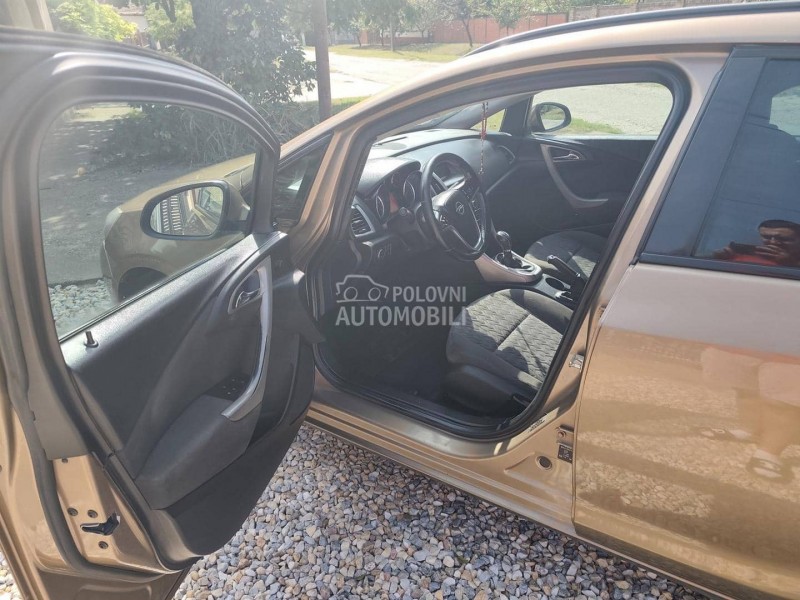 Opel Astra J 