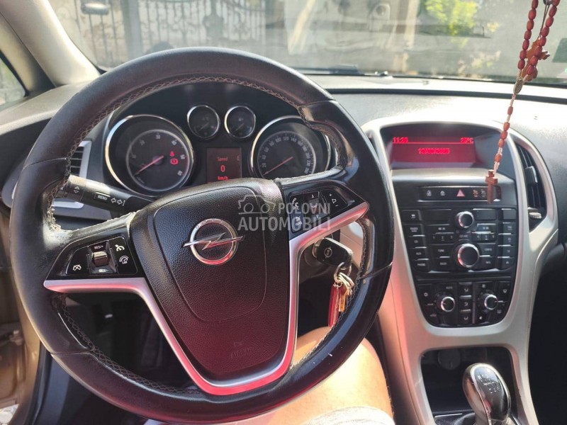 Opel Astra J 