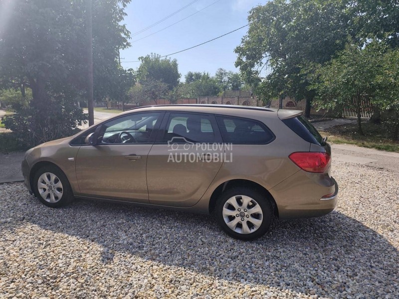 Opel Astra J 
