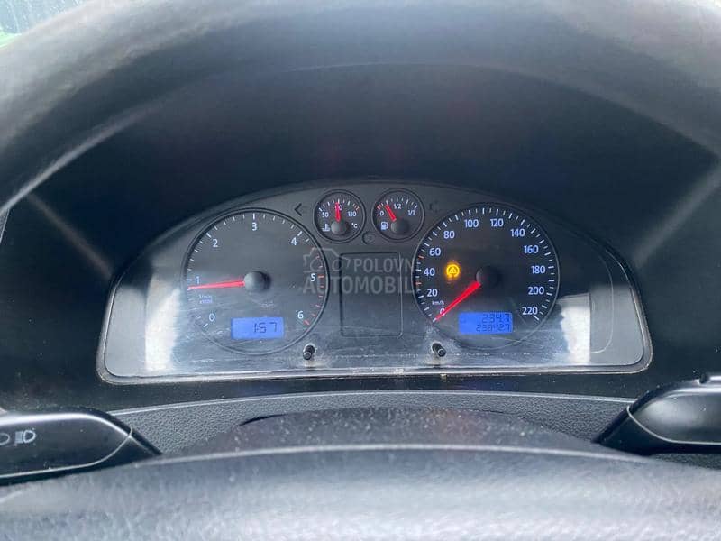 Volkswagen Transporter T5 1.9 TDI