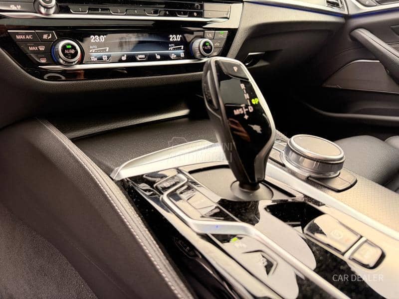 BMW 520 M-sport/pano/360