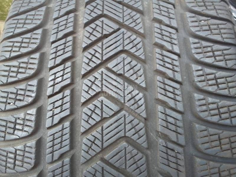 Pirelli 265/35 R22 Zimska