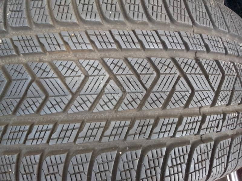 Pirelli 265/35 R22 Zimska