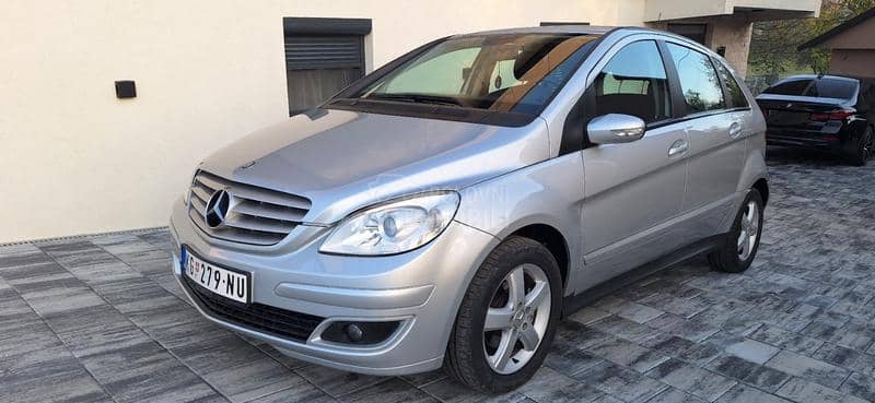 Mercedes Benz B 180 