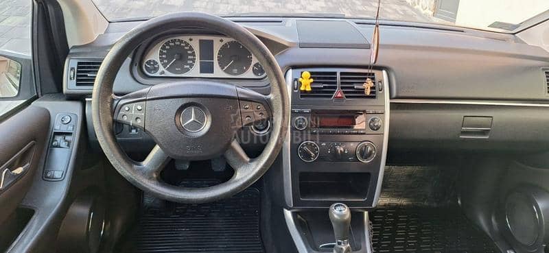 Mercedes Benz B 180 