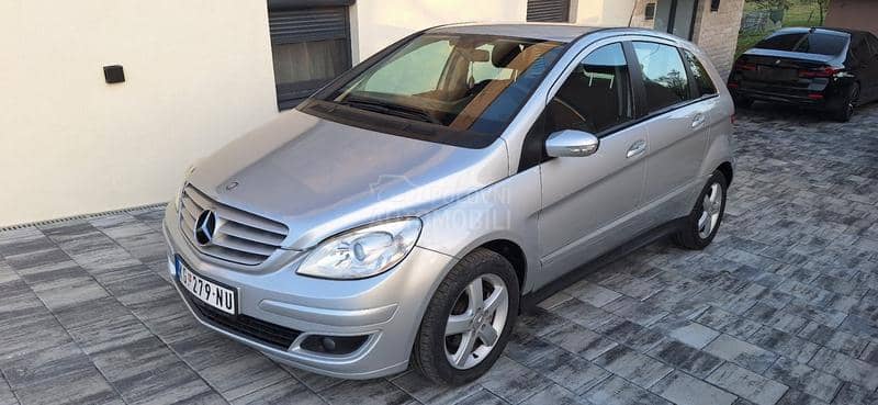 Mercedes Benz B 180 