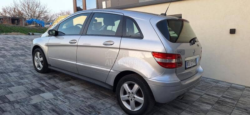Mercedes Benz B 180 