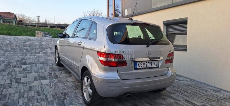 Mercedes Benz B 180 