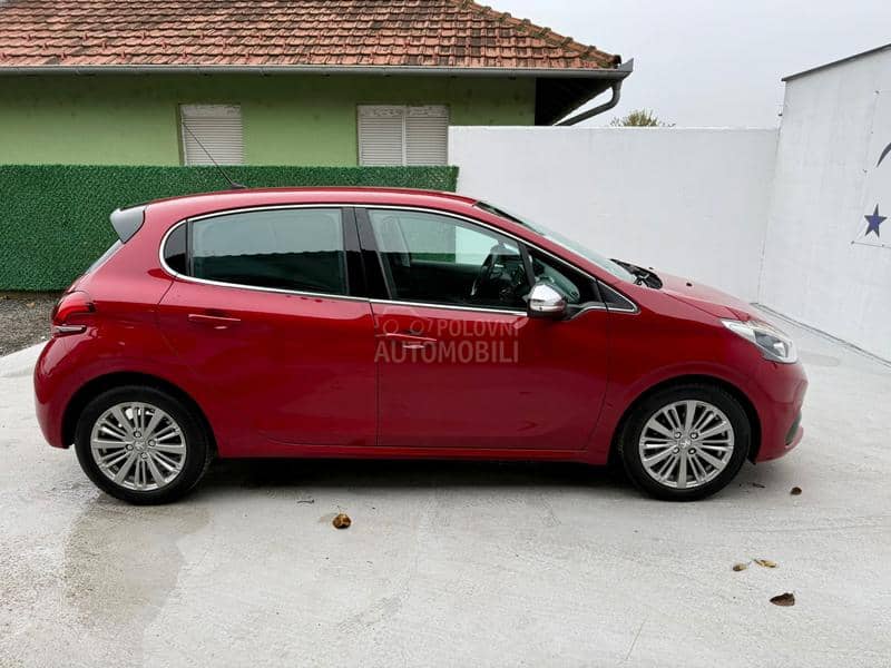 Peugeot 208 1.6HDI FUL/LED/NAV