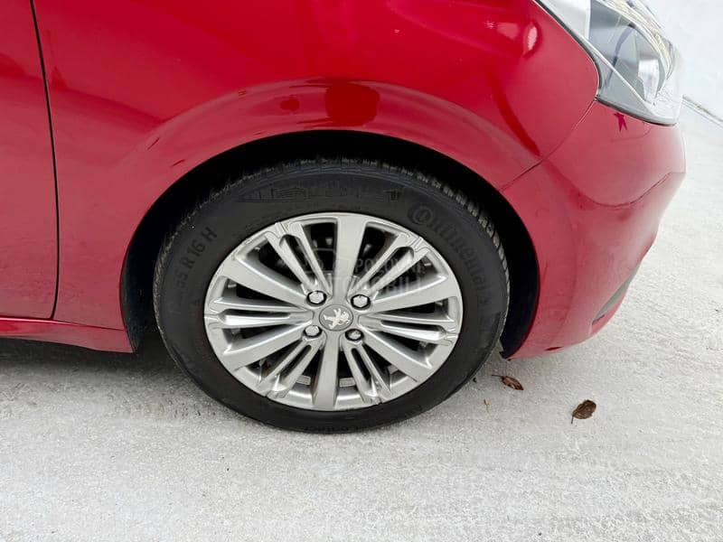 Peugeot 208 1.6HDI FUL/LED/NAV