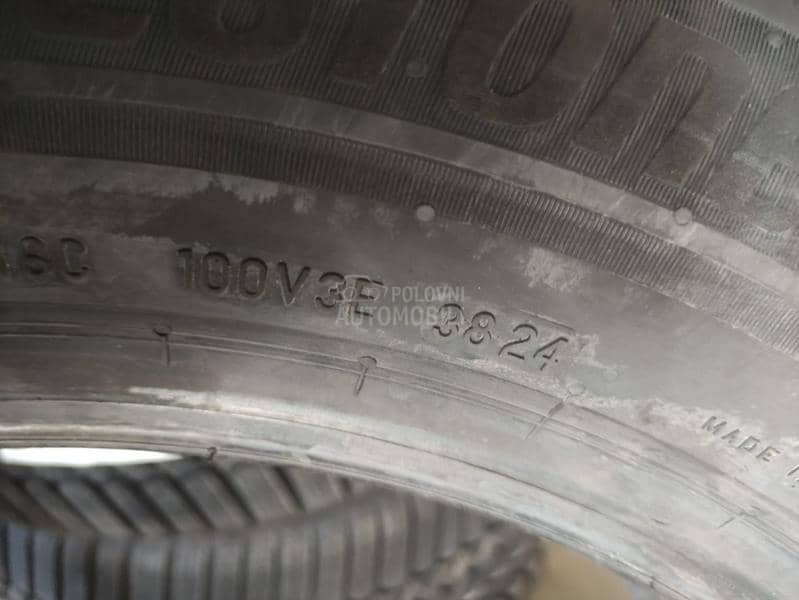 Bridgestone 235/60 R18 Zimska