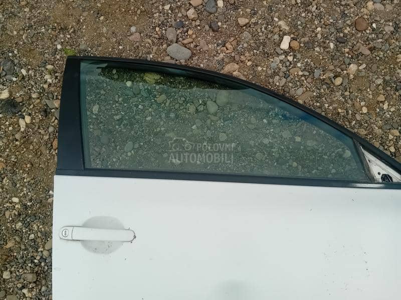 Prednje desno staklo