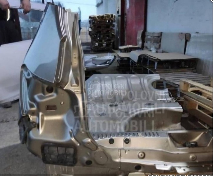 Zadnjica sa podom poluleva