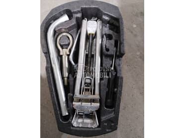 set dizalica kljuc i kuka za Seat Ibiza