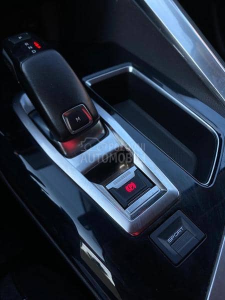 Peugeot 3008 VIRTUAL/AT8