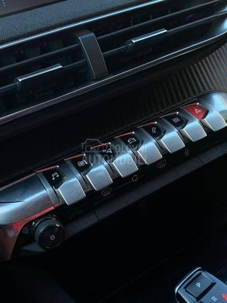 Peugeot 3008 VIRTUAL/AT8