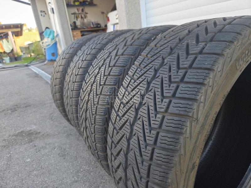 Vredestein 205/45 R17 Zimska