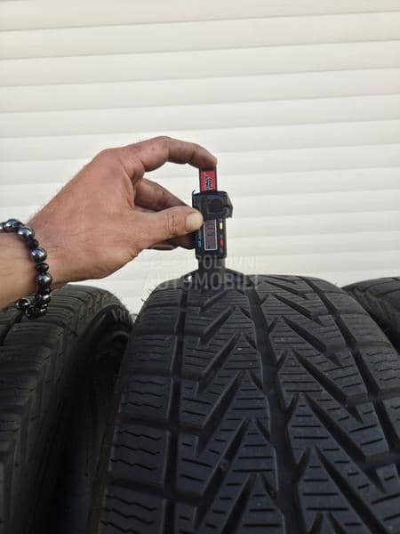 Vredestein 205/45 R17 Zimska