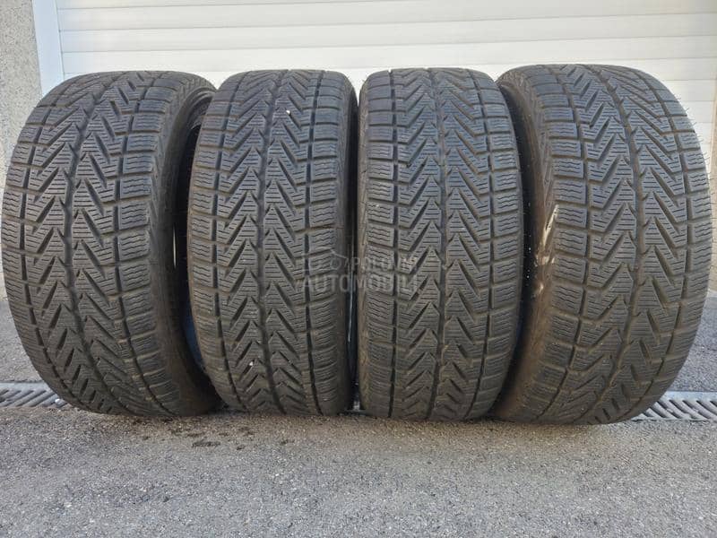 Vredestein 205/45 R17 Zimska