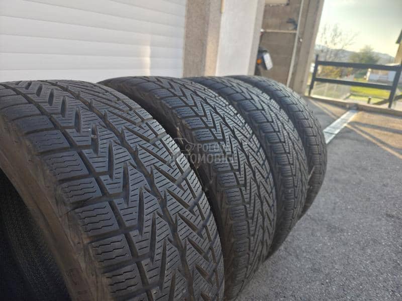 Vredestein 205/45 R17 Zimska