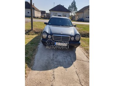 Mercedes Benz 210 Pogrebno vozilo