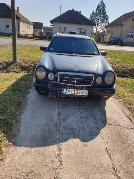 Mercedes Benz 210 Pogrebno vozilo