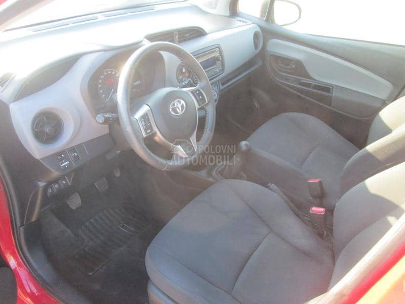 Toyota Yaris 1.0 b