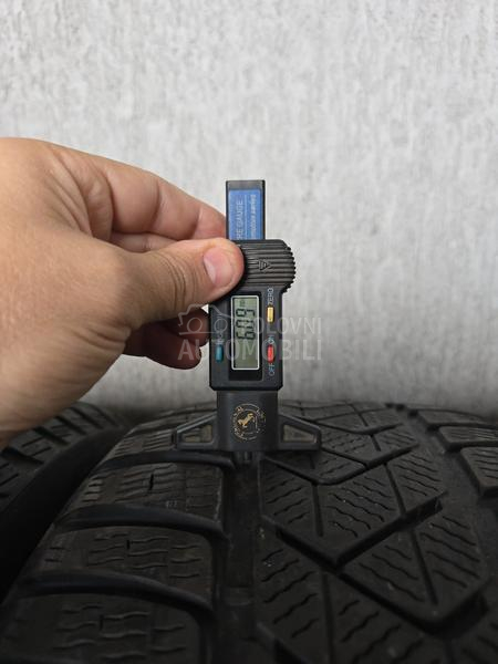 Pirelli 235/45 R18 Zimska